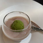 プレゼンテ スギ - 桃のニョッキ（じゃがいものニョッキと桃のポタージュ、セロリのアイスを添えて）