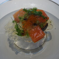 ル　ピニョン - ～前菜～白鷺サーモンのマリネ 丸茄子 スナップエンドウ トラウトキャビア 柑橘系のジュレ