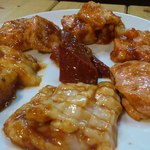 炭火焼肉 肉人 - ホルモン盛り合わせ