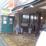 CAFE CREPERIE Le BRETON - 雨の裏路地を進むこと数分・・・。到着。