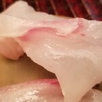 緒方 - ③黒ソイ(青森県陸奥湾産)
      産卵期は秋～冬、旬は冬～春
      瀬戸内の黒ソイは軟らかいだけで旨みも甘みも弱いのですが、水温が低い環境で育ったら旨みと甘みがしっかりしてますね！