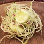 緒方 - ⑤胡瓜のお口直し
      とても瑞々しく爽やかな甘さのある胡瓜でお口直し。
      さっぱりします。