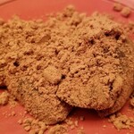 緒方 - ⑯蓮根餅
      蓮根の澱粉で優しい甘さを感じます。
      毎回、季節の野菜を使ったデザートが出るのですが独自性が有って楽しみです♪