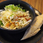 Sanukiya - ランチのサラダとバゲット