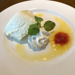 コスモス - デザート
      
      爽やかなオレンジのムース