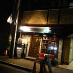 ホワイトラベル - 静かな通りの一角