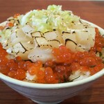 Yaki Miso Ramen Yadoya - 週末限定飯 大粒ホタテの炙りとイクラ 500円、限定10食になります