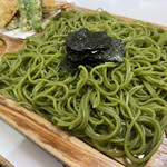 まるみ江戸東 - グリーン麺はやはりインパクトありますね。