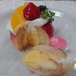 野上菓子舗 - まるごとピーチケーキ（桃がまるごと1個使われています。）