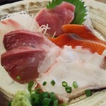 日本鮮魚甲殻類同好会 - ランチメニューから刺身定食1,000円(税込)アップ