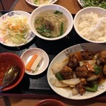 台南担仔麺 - ランチ：酢豚定食。