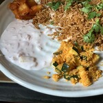 スプーンソング - チキンビリヤニプレートの副菜