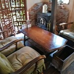 トゥーマイ - ソファ席。