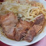 ラーメン二郎 - ブタの塊が５個