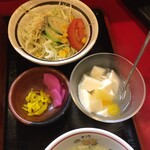中国家庭料理 上海や - サラダ、漬物、杏仁豆腐