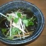 お通しのもずくです