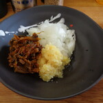 ラーメン そら - たまねぎ、しょうが、辛い高菜