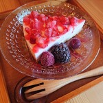 cafe こころひかる - イチゴのアイスムースケーキ