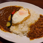 星乃珈琲店 - ボクは「夏野菜のWカレー（星乃カレー＆キーマ）」（1,000円+税）。ドリンク付きのお得なセットでいただきました。