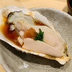 鮨 由う - ・北海道仙鳳趾産 生牡蠣 ぽん酢で