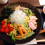酒彩麺房　おおぎ - サラダうどん
