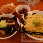 Tukemen Onnoji - チャーシュー節つけ麺(中盛極冷えネギふつう)+ゲソから(山形限定)+おかかおにぎり