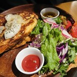 ギャニオン カフェ 桑園店 - 友人が注文したモンティクリスト(￥1200)。
                                お好みでケチャップまたはオリーブオイルを絡めてどうぞ！