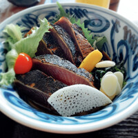 土佐料理 司 阪急グランドビル店 - かつおたたき(五貫)