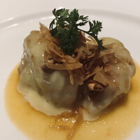 筑紫樓 銀座店 - ホタテ貝の特製ソース和え　桃　マンゴー　パイナップル　チェリー　オランデーズソース