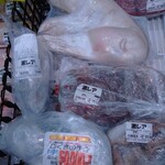 和食麺処 サガミ - 向いのスーパーの精肉コーナーのタダ者ではない肉たち
