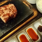 TABLE あじと - 赤身ステーキ180g 富士山の溶岩焼き (table あじと)