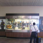 Starbucks Coffee - ダニエル 建 井上上院議員　展示スペース