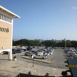 Lahaina Chicken Company - アラモアナセンター駐車場と今はなきメ―シーズ