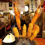 串カツ・もつ鍋・かすうどん しゃかりき432" - 名物【でっけぇ海老串カツ】200円☆