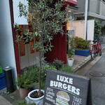 Luxe Burgers & Sunny'S Table - 路地にたたずむ「リュクスバーガーズ」