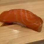 丸銀鮨 - 鮭昆布締め