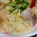 鯛らーめん 穂と花. - キンキンに冷たいラーメン。鯛の旨味も存分に。