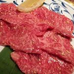 焼肉 宝山 - ロース塩【880円】　きれいなサシですね。。