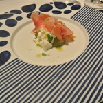 リストランテ カノフィーロ - シャインマスカットとブッラータ　サンダニエーレのプロシュート