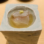 鮨 由う - ・茨城県産平目煎り酒で