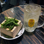 立ち呑み酒場 ピン - さく呑みセット（角ハイボール＋升盛り茶豆）500円