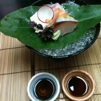 美濃吉 東武池袋店 - 向付　しまあじ、鯛、湯葉