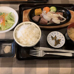 ステーキハウス寿楽 - 那須和牛おすすめサイコロステーキセット150g
      ライス大盛り3350円