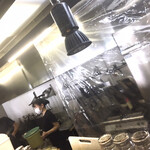 麺場 もっけい - 厨房。