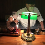 折り鶴 - 一連の動作は厳か