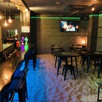 砂浜ダイニングバーシェイプビーチ - 砂が床一面でとにかく気持ちい！
