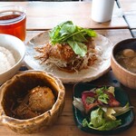 生姜料理 しょうが - ・もち豚ロース生姜焼き、ローストビーフ、鳥肉団子セット￥1150