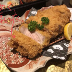 Tonkatsu Misoya - 松阪ポーク 超厚切りロースかつ定食[270g] 3280円
                        とんかつ断面アップ