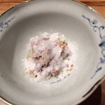 焼き鳥 とりら - 肝と砂ずりの淡雪塩あえ