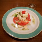 プティヴェール - トマトとモッツアレラチーズのカプレーゼ